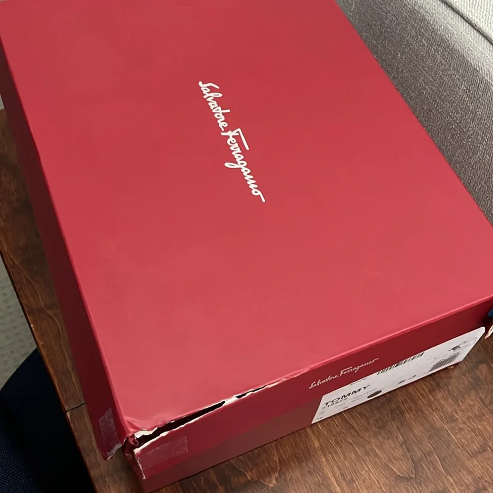 Ferragamo men’s leather athletic sneaker shoes - Picture 6 of 6